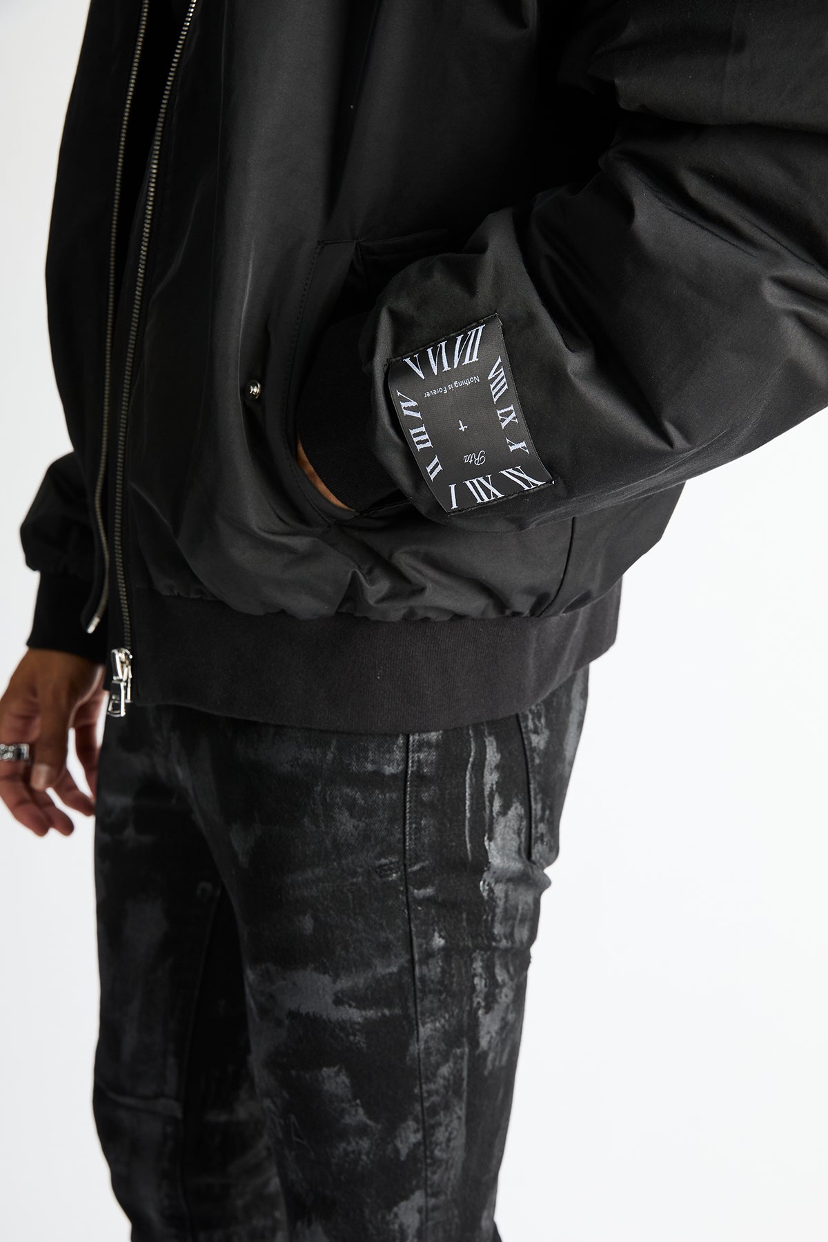 MCVUW1420-W2381BLACK_003_2048x2048.jpg